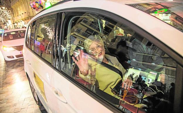 Radio Taxi León lanza luna campaña para llevar a los mayores de las residencias a ver alumbrado - YOTAXI, la revista del sector del taxi