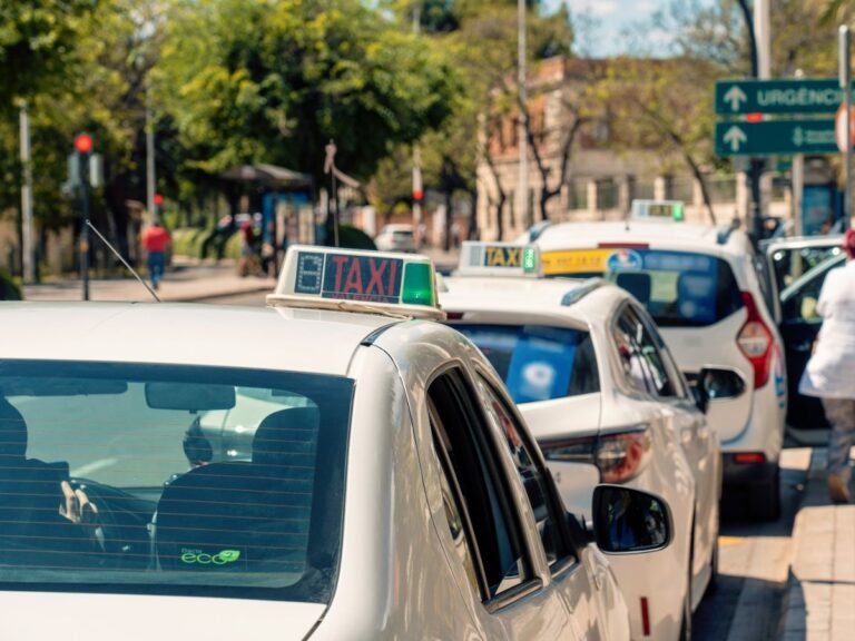 los-taxistas-de-la-comunitat-valenciana-convocan-un-paro-y-exigen-soluciones-urgentes