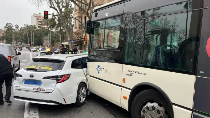 archivan-causa-contra-conductor-emt-embistio-taxi-palma.jpg